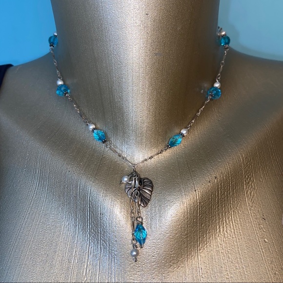 🛍3/$25 Silver and blue necklace